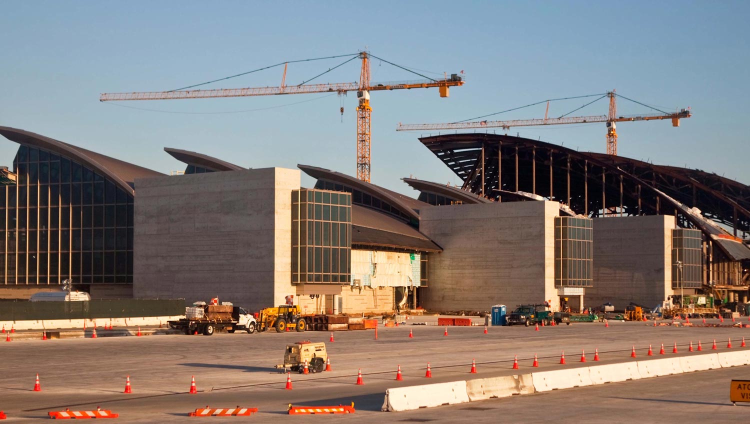 Tower crane at airport bc crane safe